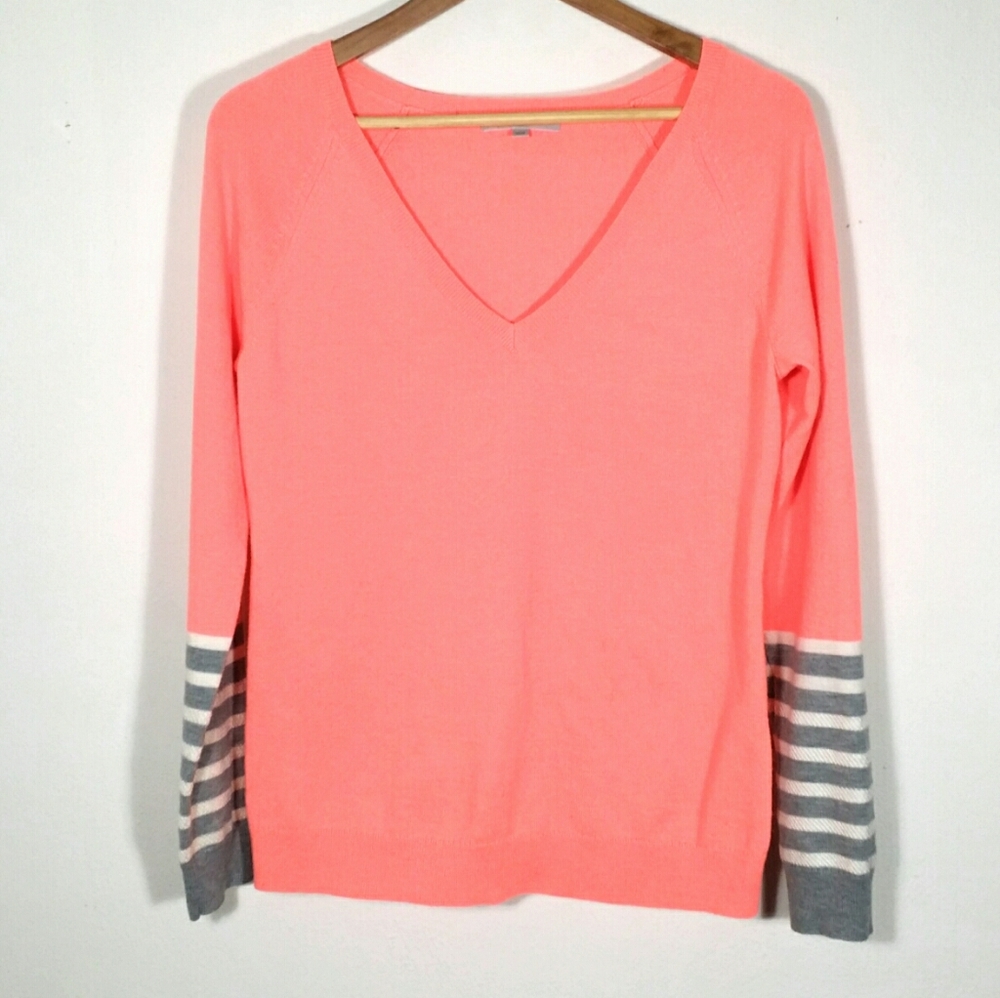 Gap V-neck pink wool sweater with size M